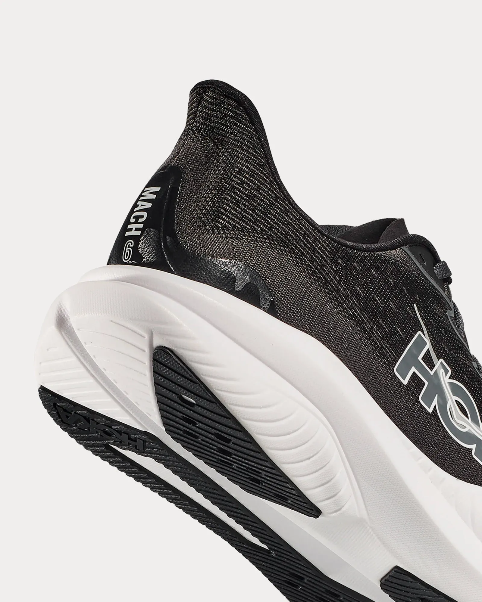 Mach 6 Black / White Running Shoes